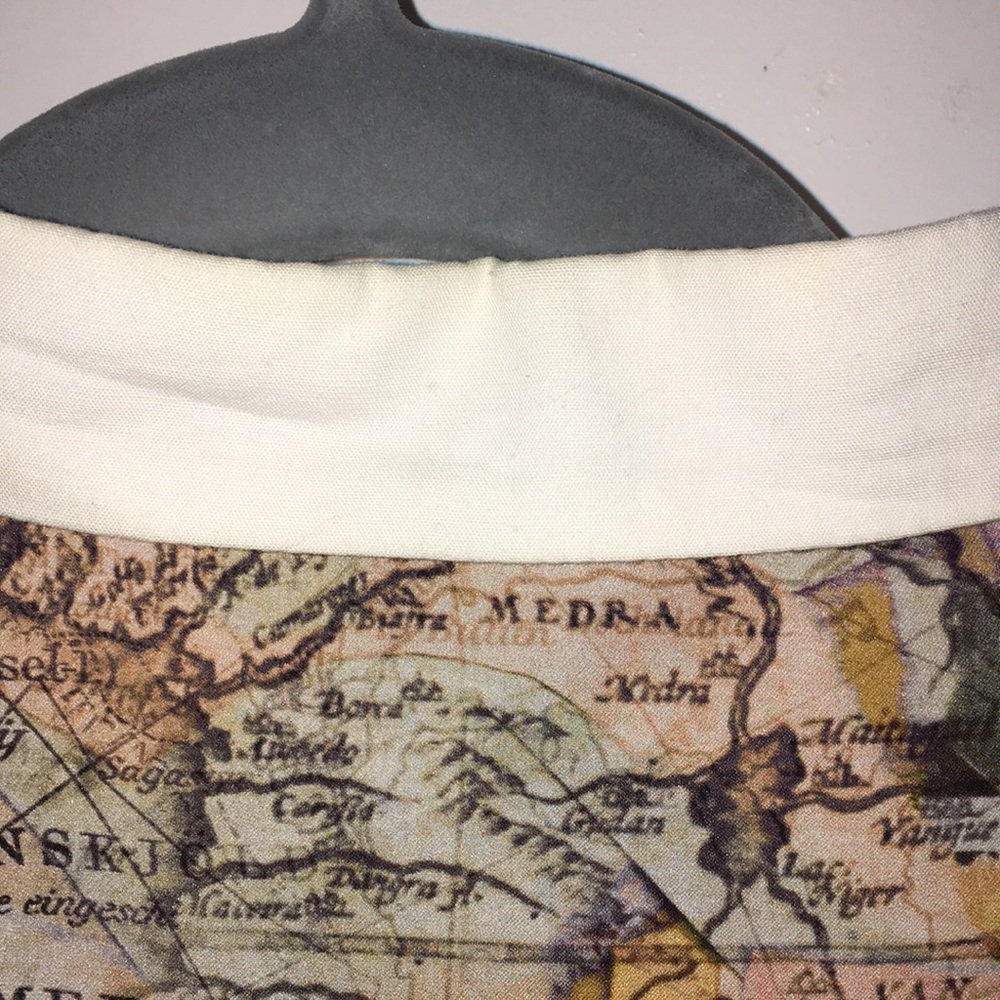 Topshop World Map Collared button down Crop Top - Picture 8 of 8